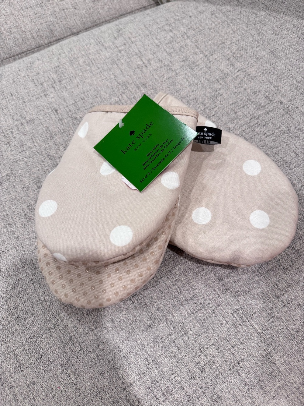 Kate Spade Mini Oven Mitts Set Of 2 Silicone Grip Beige White Dot NWT